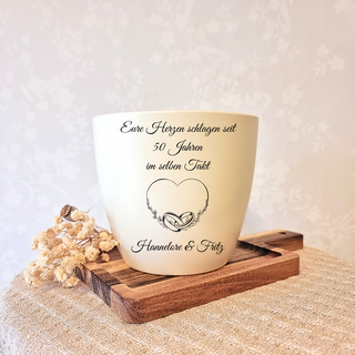 Gravierter Blumentopf zur Goldenen Hochzeit mit Herz, Ringen und Personalisierung "Hannelore & Fritz". Perfektes Geschenk ...