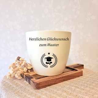 Beiger Blumentopf mit "Herzlichen Glückwunsch zum Master" und Lorbeerkranz-Motiv. Master-Abschlussgeschenk.