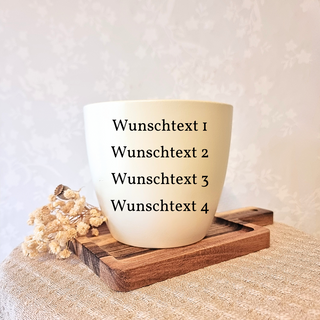 Personalisierbarer, beiger Blumentopf von Natur Macher mit Platz für 4 Zeilen Wunschtext. Ideal als Geschenk.