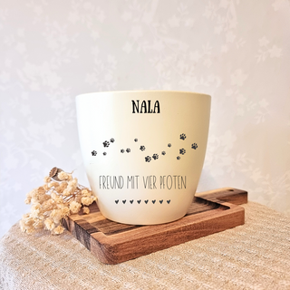 Beiger Blumentopf mit Pfotenabdrücken, graviert mit "NALA" und "Freund mit vier Pfoten". Haustier Geschenk.