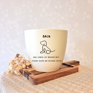 Beiger Blumentopf mit Hunde-Silhouette und Schriftzug "Das Leben ist besser mit einem Hund an deiner Seite". Personalisier...