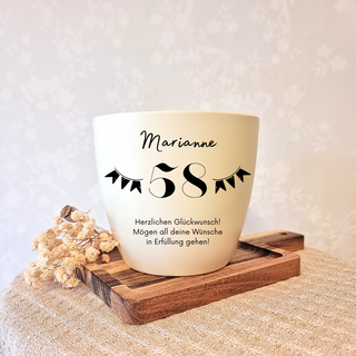 Gravierter Blumentopf "Marianne 58" zum 58. Geburtstag. Geburtstagsgeschenk von Natur Macher.