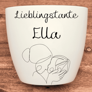 Weißer Blumentopf mit Aufschrift "Lieblingstante Ella" und Linienzeichnung Mutter-Kind-Umarmung. Geschenk für Tante.
