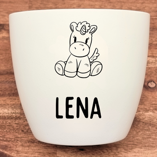 Weißer Blumentopf mit Einhorn-Motiv und dem Namen "Lena" graviert. Ideal für Pferdefreunde.
