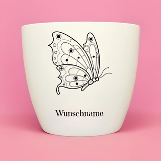 Weißer Blumentopf mit Schmetterlingsmotiv und dem Schriftzug "Wunschname" für das Naturmacher Pflanz-Set "Mein erstes Pfla...