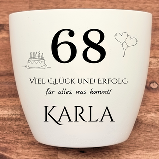 Weißer Blumentopf mit "68", Geburtstagstorte, Herzballons und "Viel Glück und Erfolg für alles, was kommt! KARLA". 68. Geb...