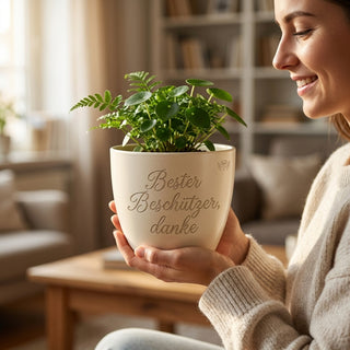 Personalisierter Blumentopf mit Gravur - Geschenk für Personenschützer — im Wohnambiente