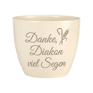 Personalisierter Blumentopf mit Gravur — Danke Diakon Abschiedsgeschenk — Detailansicht der Lasergravur