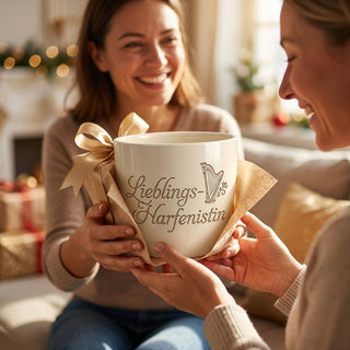 Personalisierter Blumentopf mit Gravur — Geschenk für Harfenistin — als persoenliche Geschenk-Uebergabe