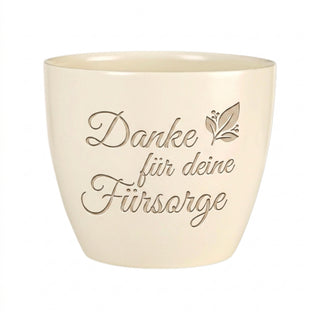 Personalisierter Blumentopf mit Gravur — Danke Geschenk für Pflegerin — Detailansicht der Lasergravur
