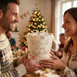 Personalisierter Blumentopf mit Gravur — Geschenk Hotelkauffrau Abschied — als persoenliche Geschenk-Uebergabe