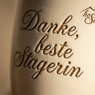 Personalisierter Blumentopf mit Gravur — Geschenk Home Stagerin Danke — Detailaufnahme