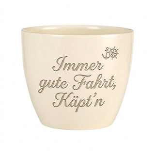 Personalisierter Blumentopf mit Gravur — Geschenk Schiffskapitän Abschied — Detailansicht der Lasergravur