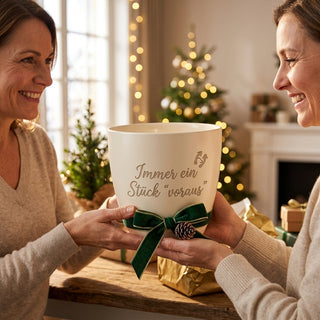 Personalisierter Blumentopf mit Gravur — Geschenk große Schwester zum Geburtstag — als persoenliche Geschenk-Uebergabe