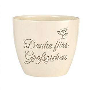 Personalisierter Blumentopf — Nanny Geschenk zur Verabschiedung mit Gravur — Detailansicht der Lasergravur