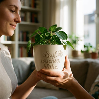 Personalisierter Blumentopf mit Gravur — Motivationsgeschenk für Läuferinnen — im Wohnambiente
