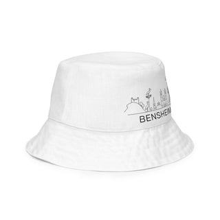 Weißer Fischerhut mit Bensheim-Skyline, wendbar, von Naturmacher. Perfekt für sonnige Tage und stilvollen Schutz.