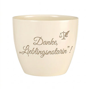Personalisierter Blumentopf mit Gravur — Danke Geschenk für Notarin — Detailansicht der Lasergravur