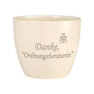 Personalisierter Blumentopf mit Gravur — Geschenk Ordnungsberaterin Dankeschön — Detailansicht der Lasergravur