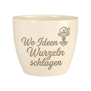 Personalisierter Blumentopf mit Gravur — Geschenk Maschinenbauingenieur — Detailansicht der Lasergravur