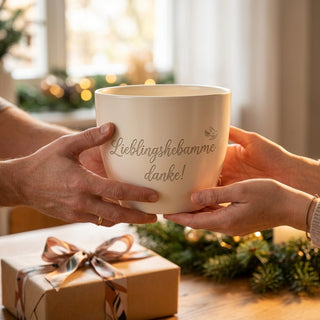Personalisierter Blumentopf mit Gravur — Geschenk für Geburtsvorbereiterin — als persoenliche Geschenk-Uebergabe