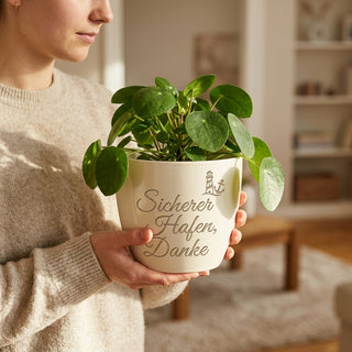 Personalisierter Blumentopf mit Gravur — Dankeschön Geschenk für Hafenarbeiter — im Wohnambiente