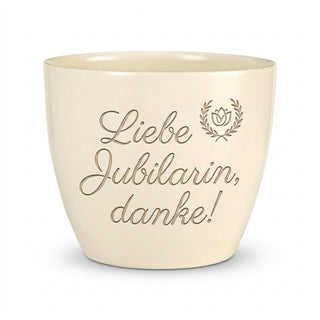 Personalisierter Blumentopf "Liebe Jubilarin, danke!" — Jubiläumsgeschenk Frau — Detailansicht der Lasergravur