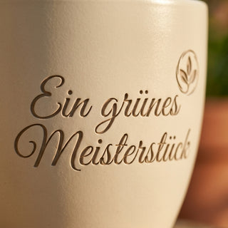 Personalisierter Blumentopf mit Gravur — Geschenk Goldschmied Meisterstück — Detailaufnahme