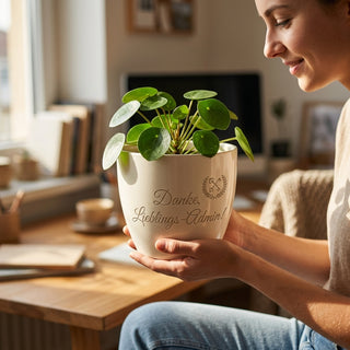 Personalisierter Blumentopf mit Gravur — Danke Geschenk Netzwerkadministrator — im Wohnambiente