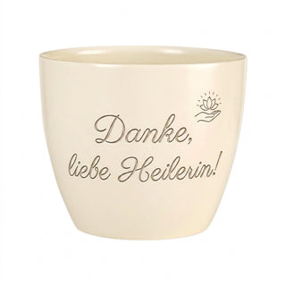 Personalisierter Blumentopf mit Gravur — Geschenk Heilerin Danke — Detailansicht der Lasergravur