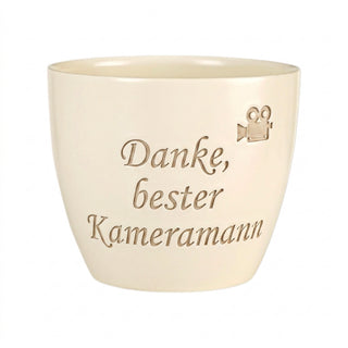Personalisierter Blumentopf mit Gravur — Geschenk Kameramann Dankeschön — Detailansicht der Lasergravur