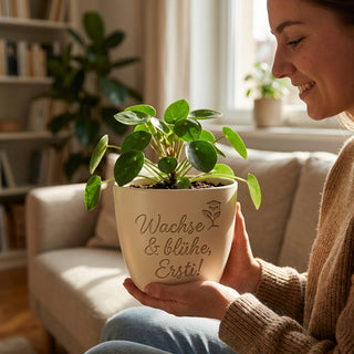 Personalisierter Blumentopf mit Gravur — Erstsemester Geschenk Studium Start — im Wohnambiente