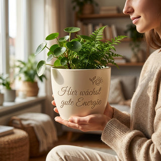 Geschenk für Heilpraktikerin – Blumentopf mit persönlicher Gravur — im Wohnambiente