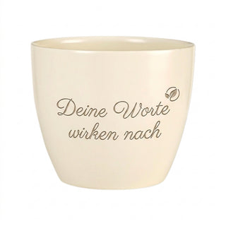 Personalisierter Blumentopf mit Gravur — Geschenk für freie Rednerin — Detailansicht der Lasergravur