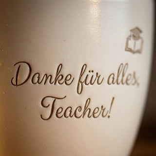 Personalisierter Blumentopf — Geschenk Englischlehrer Abschied Dankeschön — Detailaufnahme