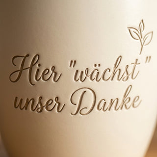 Personalisierter Blumentopf mit Gravur — Geschenk Master Dankeschön — Detailaufnahme