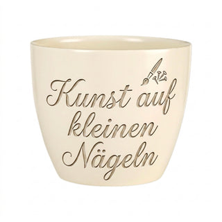 Personalisierter Blumentopf mit Gravur — Geschenk Nageldesignerin — Detailansicht der Lasergravur