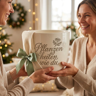 Personalisierter Blumentopf mit Gravur — Geschenk für Apothekerin — geschenk_uebergabe