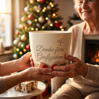 Personalisierter Blumentopf — Nanny Geschenk zur Verabschiedung mit Gravur — als persoenliche Geschenk-Uebergabe