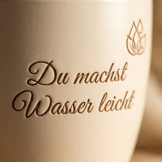 Geschenk Schwimmtrainer - Individueller Blumentopf mit Gravur: Du machst Wasser leicht — Detailaufnahme