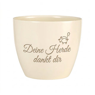 Personalisierter Blumentopf „Deine Herde dankt dir“ — Geschenk Schäferin — Detailansicht der Lasergravur