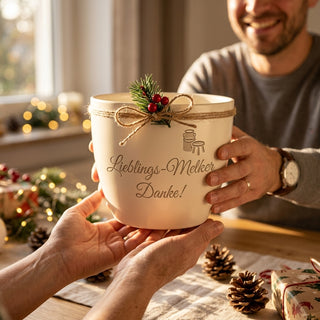 Personalisierter Blumentopf mit Gravur — Geschenk Melker Danke — als persoenliche Geschenk-Uebergabe