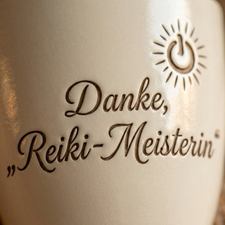 Personalisierter Blumentopf mit Gravur — Danke Geschenk Reiki-Meisterin — Detailaufnahme
