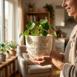 Personalisierter Blumentopf mit Gravur — Geschenk für Systemadministratoren — im Wohnambiente