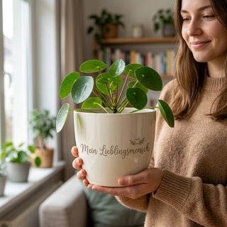 Personalisierter Blumentopf „Mein Lieblingsmensch“ — Geschenk für WG Partner — im Wohnambiente