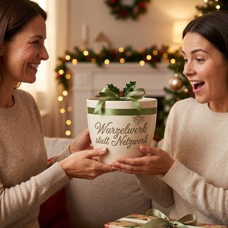 Personalisierter Blumentopf mit Gravur — Geschenk Netzwerkadministrator — als persoenliche Geschenk-Uebergabe