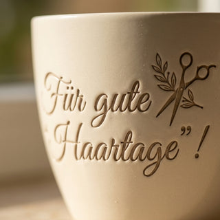 Persönliches Geschenk für Friseuse mit Gravur – Für gute Haartage! — Detailaufnahme