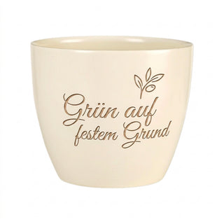 Blumentopf mit Gravur "Grün auf festem Grund" — Geschenk Maurerin — Detailansicht der Lasergravur
