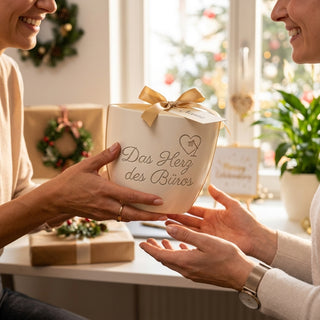 Einzigartiger Blumentopf mit Gravur – Das perfekte Geschenk für Bürokauffrauen — als persoenliche Geschenk-Uebergabe