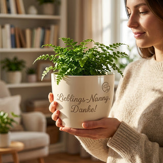 Personalisierter Blumentopf mit Gravur 'Lieblings-Nanny' — Danke Geschenk für Nanny — im Wohnambiente